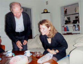 Jim Danielsson, Elin Petersson och tårtan för hennes ensmpaddling — år 2009
