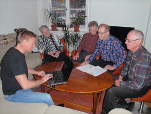 I juryn syns Curt Oswald, Thorvald, Jim och Sven samt den osynlige fotografen Bengt